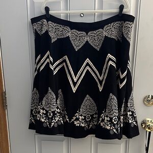 Plenty by Tracy Reese Black and Cream Embroidered Label Detail